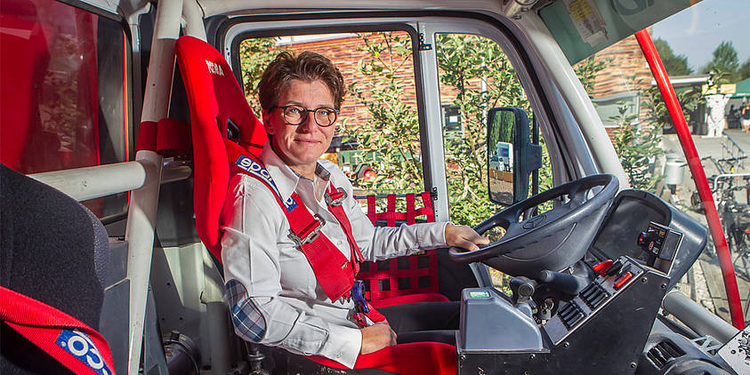 Racing driver Ellen Lohr at her workplace. The multiple participant of the Dakar Rally is a guest at the anniversary celebration of the Unimog-Club Gaggenau.
